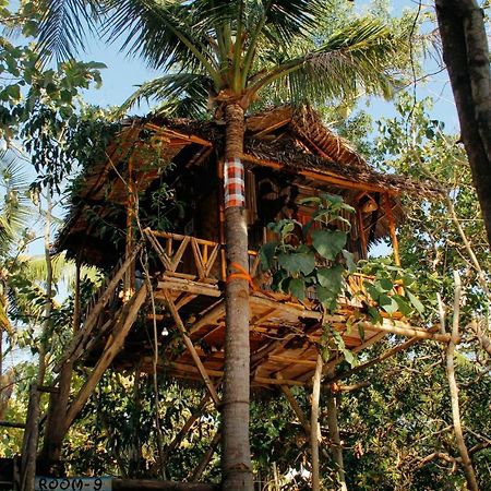 Nyuh Bengkok Tree House Hotel Batununggul Exterior foto